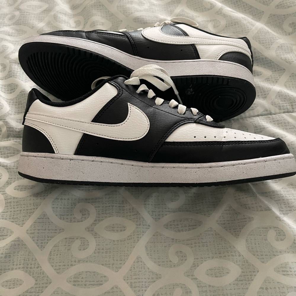 Nike Black & White Sneakers Classic Size 11, low sneakers, Women’s Court Vision
